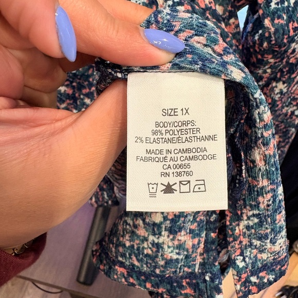 Long-Sleeve V-Neck Blouse with Tie Detail - Picture 3 of 6